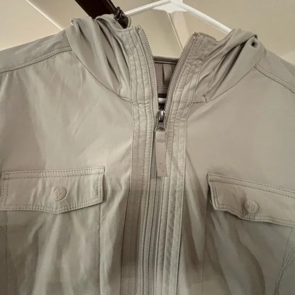 Eddie Bauer Women's Light Tan Hooded Jacket - Picture 4 of 16